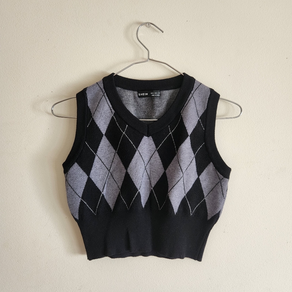 Black and Grey Shein Size Small V-neck Cropped Sweater